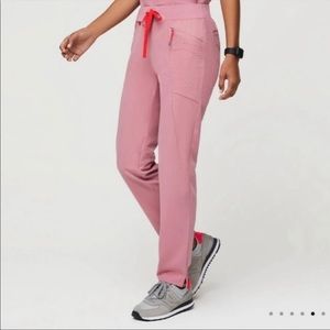 Figs chalk pink Mombasa pant